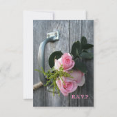 Roze rozen en Barnwood Wedding RSVP (Voorkant)