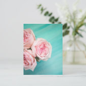 Roze rozen en blauwgroen achtergrond briefkaart (Staand voorkant)
