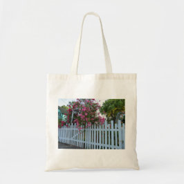Roze rozen en Picket Fence - Martha's wijngaard Tote Bag