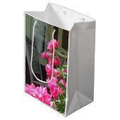 Roze rozen en Rocker - Martha's wijngaard Medium Cadeauzakje (Voorkant Gekanteld)