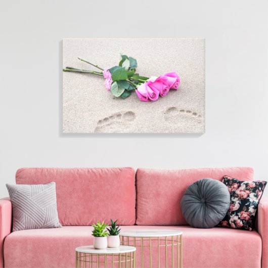 roze rozen en voetafdrukken in zand canvas afdruk (Insitu (Woonkamer))