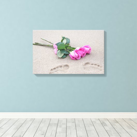 Roze rozen en voetafdrukken in zand canvas afdruk (Insitu (Houten vloer))