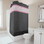 roze rozen en zwarte en witte pooldots douchegordijn (In situ)