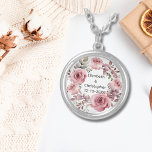 Roze Rozen Groen Waterverf Bruiloft Jubileum Zilver Vergulden Ketting<br><div class="desc">Een krans van mooie roze rozen en groen met uw namen en trouwdatum op dit ketting. Het perfecte cadeau voor uw vrouw voor uw bruiloft,  uw verjaardag of haar verjaardag.</div>
