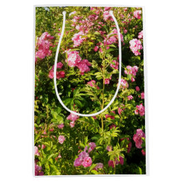 Roze rozen in bloei medium cadeauzakje