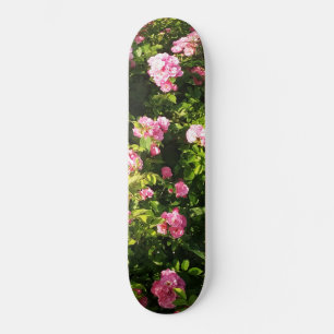 Roze rozen in bloei persoonlijk skateboard