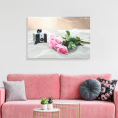 roze rozen in zand met retro camera canvas afdruk (Insitu (Woonkamer))
