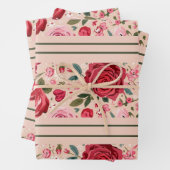 Roze rozen met fijne strepen inpakpapier vel (In situ)