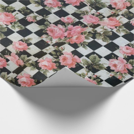  roze rozen met zwart en wit cadeaupapier (Hoek)