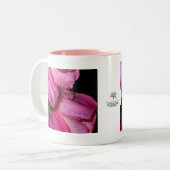 Roze rozen na regen tweekleurige koffiemok (Voorkant links)