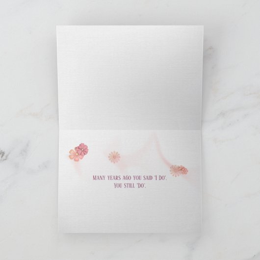 Roze rozen op bont voor jubileum kaart (Binnen)