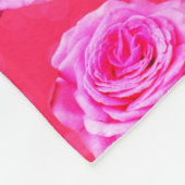 Roze rozen op de achtergrond van roze bokeh, fleece deken (Hoek)