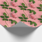 Roze rozen op groen stootpatroon cadeaupapier (Hoek)