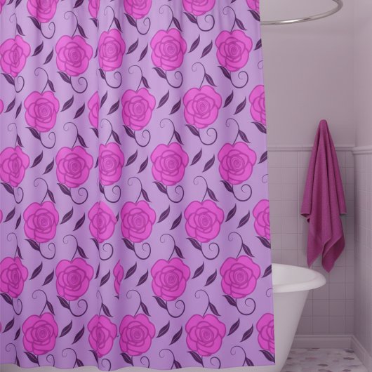 Roze rozen op paars douchegordijn