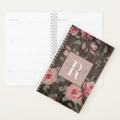 Roze Rozen op rustieke houten monogram planner (Display)