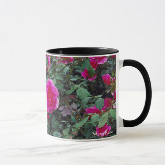 roze rozen op struik mok