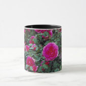 roze rozen op struik mok (Midden)