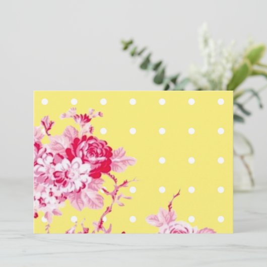 Roze rozen op uitnodiging voor het uitzenden van w (Staand voorkant)