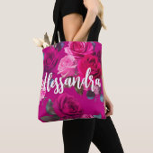 Roze rozen op Viva Magenta | Romantisch Tote Bag (Dichtbij)