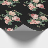  roze rozen op zwart cadeaupapier (Hoek)