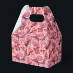 Roze Rozen Print Party Treat Box Bedankdoosjes<br><div class="desc">Party favour box wordt getoond met een mooie roze rozen bloemenprint. Pas dit object aan of koop het object zoals het is. Tip: voeg gewoon je geweldige traktaties toe en voeg wat feestelijk lint toe. Afbeelding onder licentie</div>