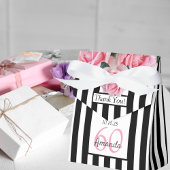 Roze rozen voor de 60ste verjaardag op zwarte witt bedankdoosjes