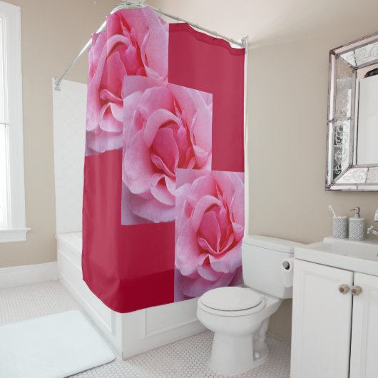 Roze rozenblaadjes douchegordijn (In situ)