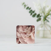  roze rozenblaadjes dubbelzijdig op maat vierkante visitekaartje (Staand voorkant)