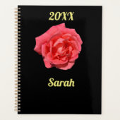 Roze rozenbloem op zwart minimalistisch gebruik planner (Voorkant)