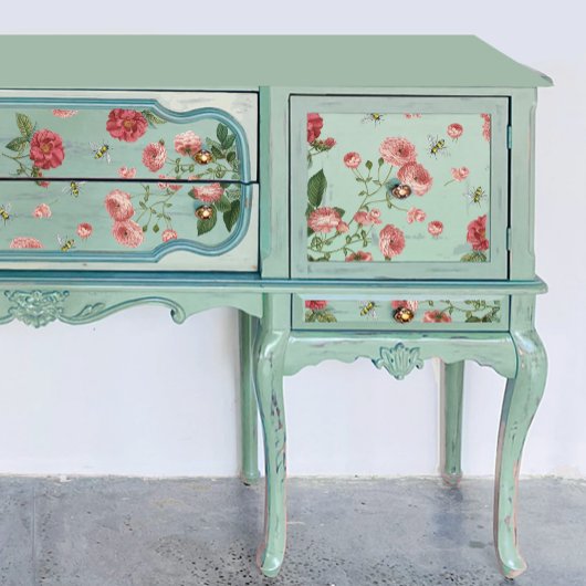 Roze rozenbloemen en bijen bloemen tissuepapier