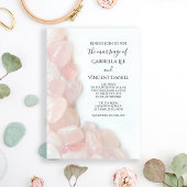 Roze rozenkwarts op het witte huwelijk kaart