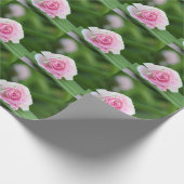Roze rozenomverlooppapier cadeaupapier (Hoek)