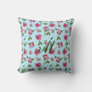 Roze rozenpatroon op blauw monogram Sierkussen