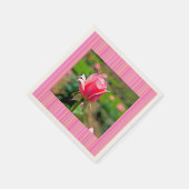 Roze rozentuin met strepen servet (Hoek)