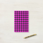 Roze ruitpatroon post-it® notes (Op bureau)