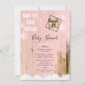 Roze Rustic Wood Foto Baby Het is koud buiten Kaart (Voorkant)