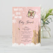 Roze Rustic Wood Foto Baby Het is koud buiten Kaart (Staand voorkant)