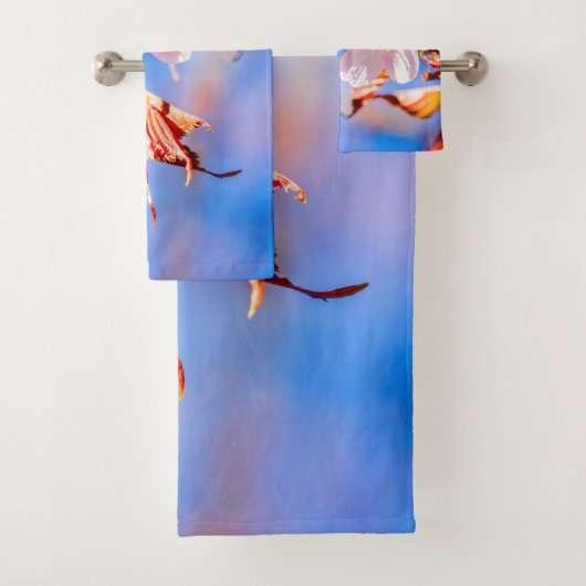 Roze Sakura Bloem Blauwe Lucht Bad Handdoek (Insitu)