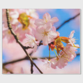 Roze Sakura-bloemen op een warme dag van de lente Cadeaupapier (Vlak)