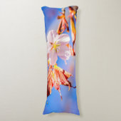 Roze Sakura Flower Blue Sky Lichaamskussen (Voorkant Verticaal)