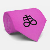 roze satanisch stropdas (Opgerold)