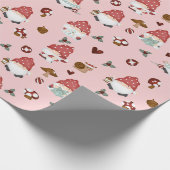 Roze Scandi-kerstgnomen Cadeaupapier (Hoek)