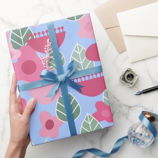 Roze Scandinavische lente Cadeaupapier (Geschenken)