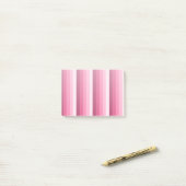 Roze schaduw strepen post-it® notes (Op bureau)