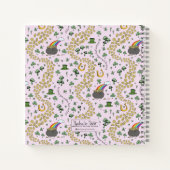 Roze Schattige n' Curvy St Patricks Day Shamrocks  Notitieboek (Achterkant)