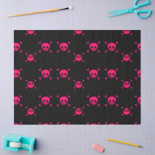 Roze schedel en kruisbeenderen op zwart tissuepapier (Craft)