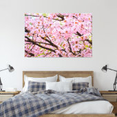 Roze schuim van kersenbloesem boven de Sakura-bome Canvas Afdruk (Insitu (Slaapkamer))