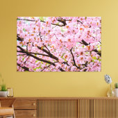 Roze schuim van kersenbloesem boven de Sakura-bome Canvas Afdruk (Insitu (Woonkamer))