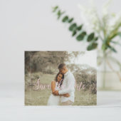 Roze script lente bloemenfoto save date bruiloft aankondigingskaart (Staand voorkant)