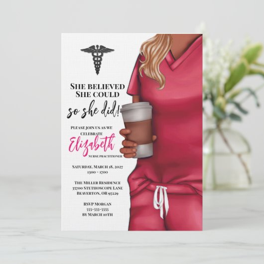 Roze Scrub Medische School Afstuderen Uitnodiging (Staand voorkant)